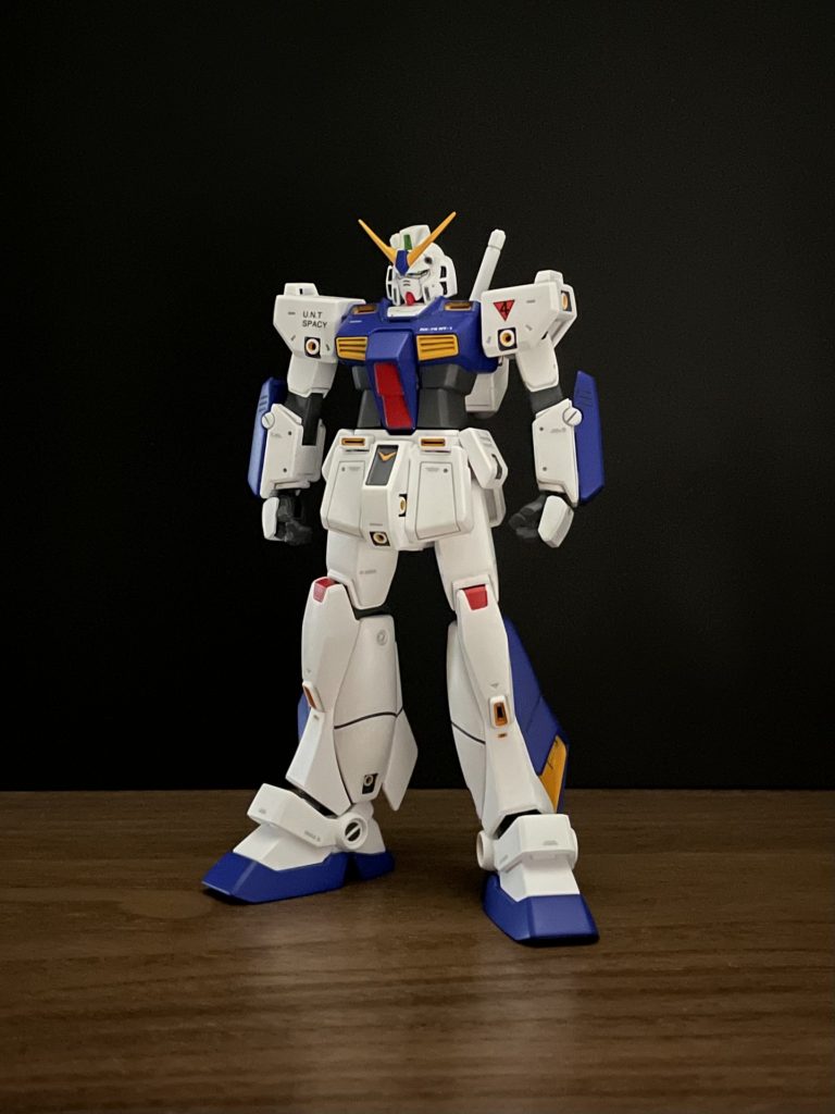 武装無し状態。設定画に比べると腹部が少し細長いかなとも思いますが、今風のバランスだとこれ位でもいいかと思いました。