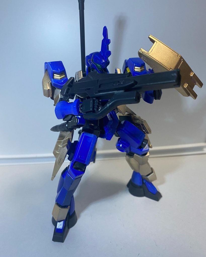 ライフルはアヘッドのライフルにパワードアームズの接続パーツを銃口に見立ててつけたものです