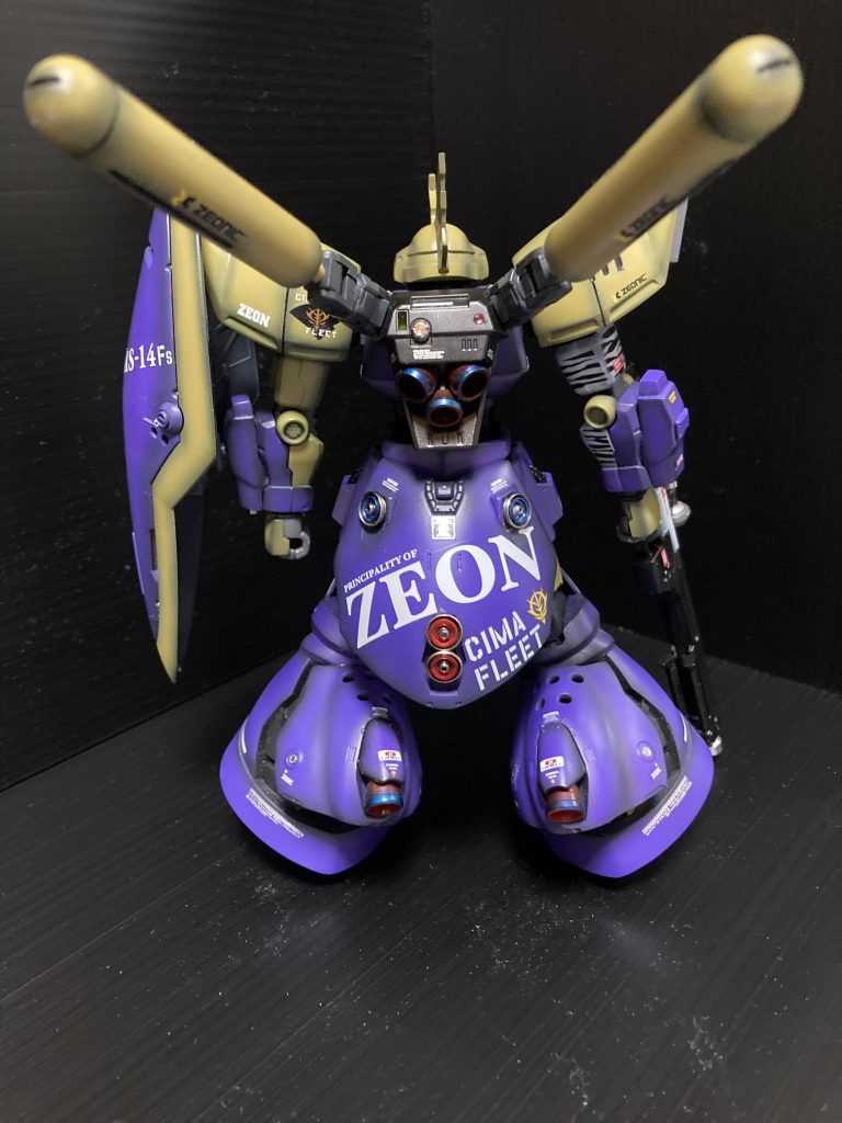 お尻は触り過ぎちゃったかなf^_^;プロペラントタンクが邪魔で腕が干渉してしまうのでジョイント付けました本体背部からのはオミットしました