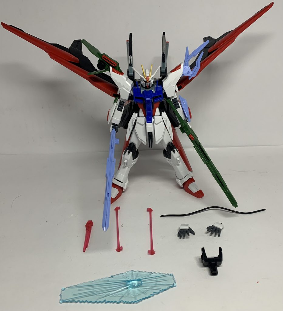 立ち姿と付属パーツ類。ビームエフェクトはHGCEインフィニットジャスティスガンダムからの流用ですね。