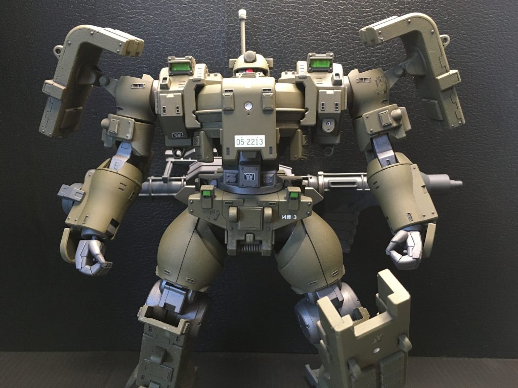 元が濃緑単色な機体ゆえ、オリーブドラブにしても特に違和感も無いかなーと。