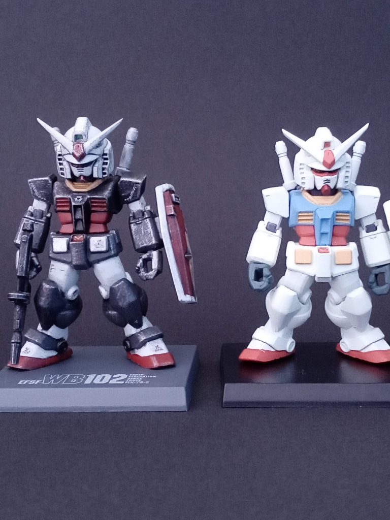 正面比較。足の角度を変えたことによりスリムに見えますね！