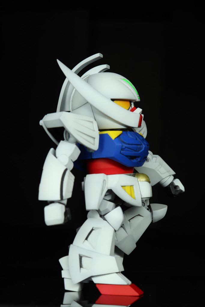 最後はシド・ミードの描いたポーズで。ライフルが足りませんがそれはそのうちということで(旧1/144が手に入ったら作ります)。以上、SDCSターンエーガンダムでした!