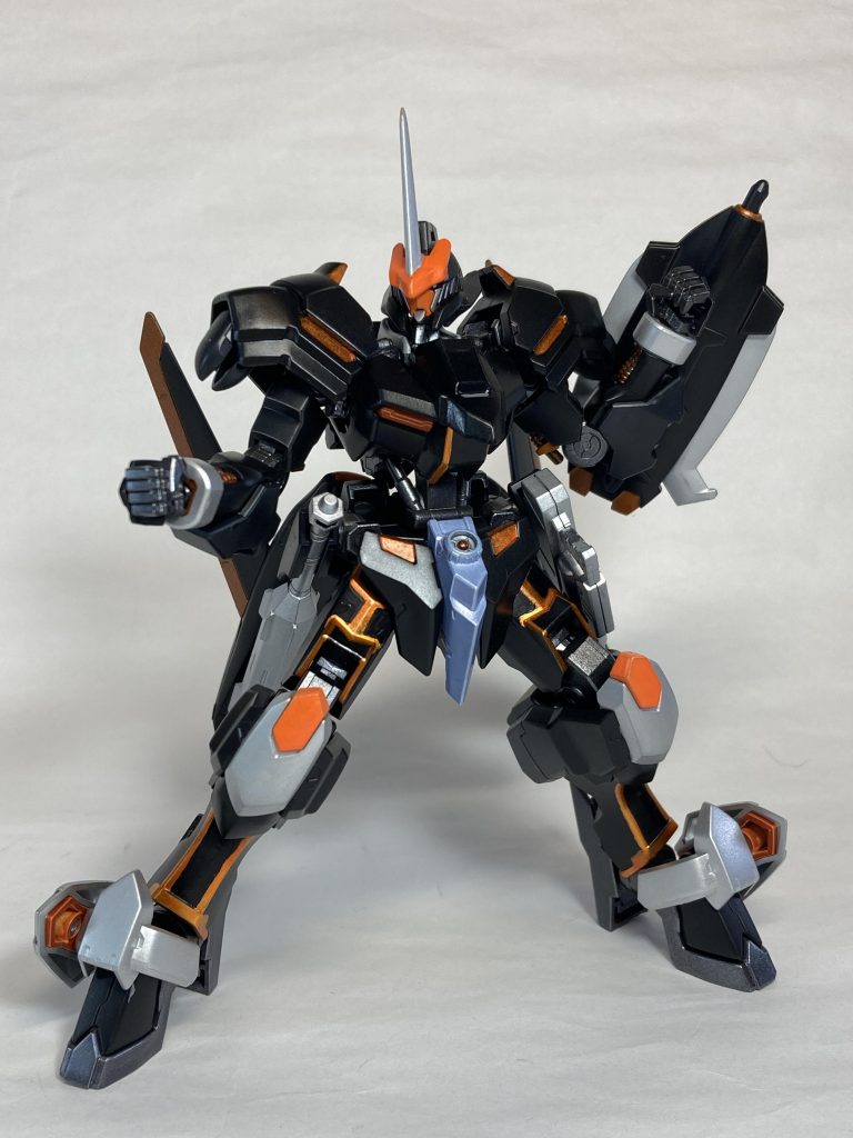 正面頭部アンテナを1本角に変更してドライバーをそれっぽく装飾したら製作はほぼ完了しました笑