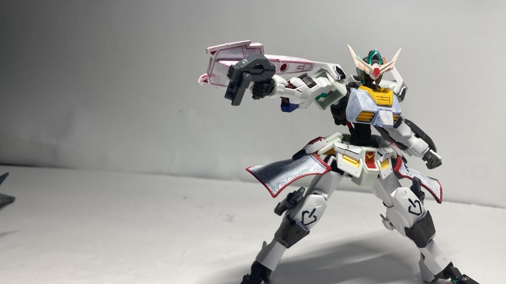 武器はハンドガンとナイフと状況変更型マルチプルウエポン。(マルチプルウエポンは大剣とランスに切り替え可能)