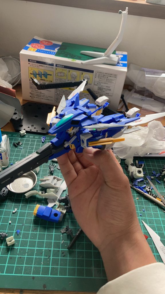 もちろん、変形後のプロポーションに問題はなく、目立つようなぐらつきは無いため、自然なディスプレイが可能。