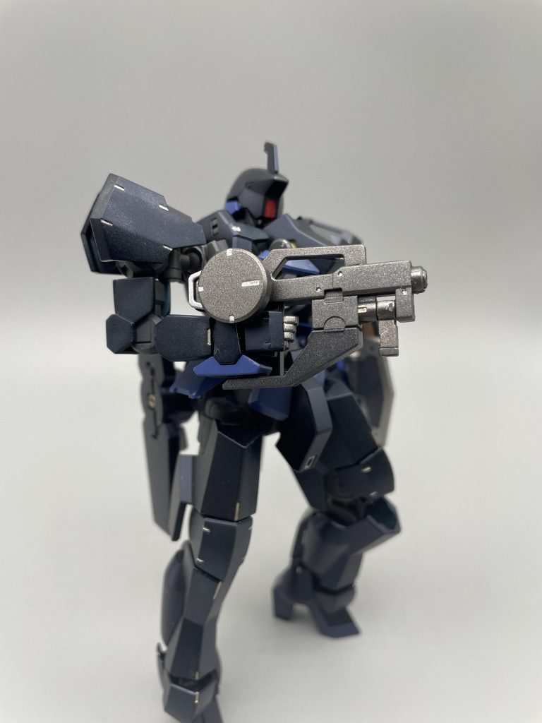 マシンガン持ち指揮官機こちらの銃も大人しい配色にしすぎたかもしれないです。量産機としてはこれで正解なのかもしれないですが。