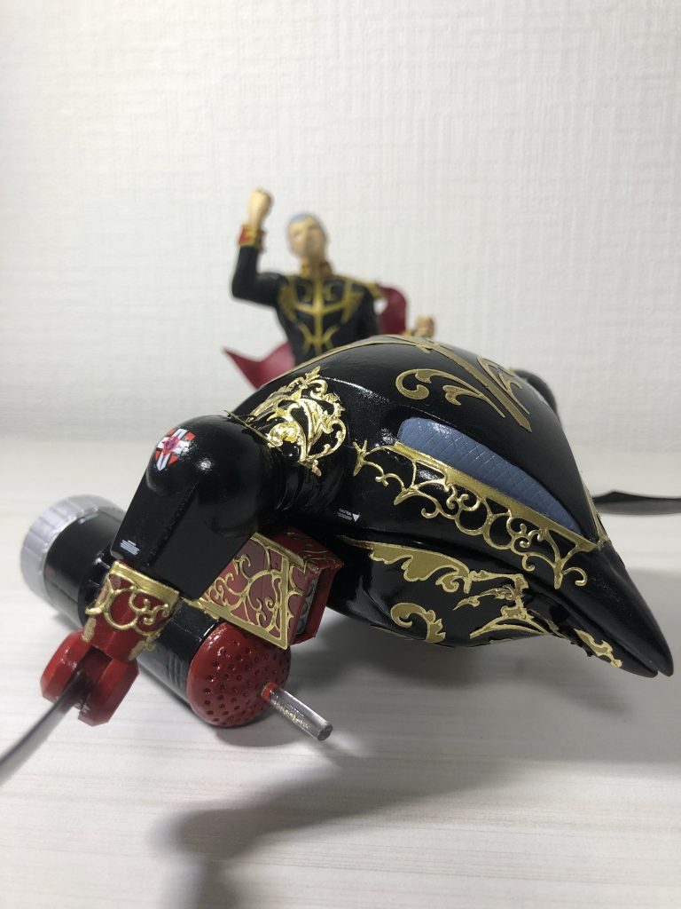 パテで厚盛りして口を成形しましたがカラスですね😅