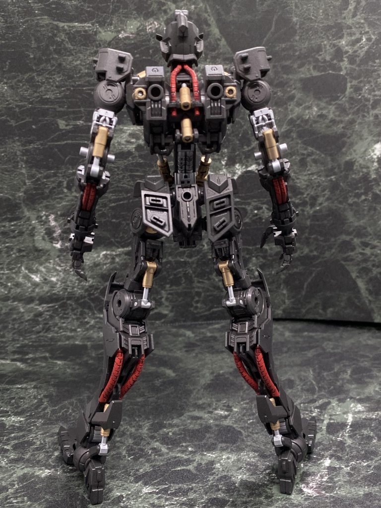 シリンダはゴールド、ロッド部をシルバーで分けることで情報量アップ。私は仕事柄、実際にシリンダを分解したりします。MSサイズになるとヘッド回して中のパッキン交換するのとか大変そうだなぁーと想像しながら塗装してました。