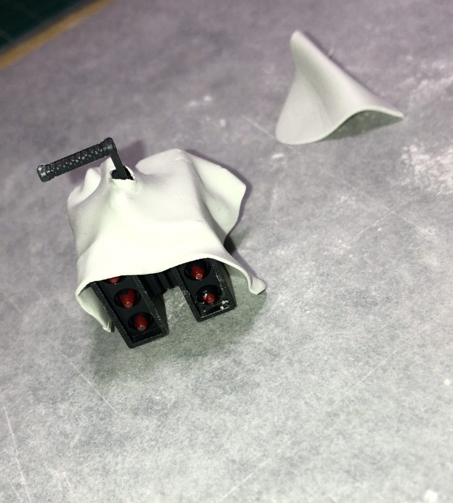 それっぽい形にして、一晩置いてから塗装しました。