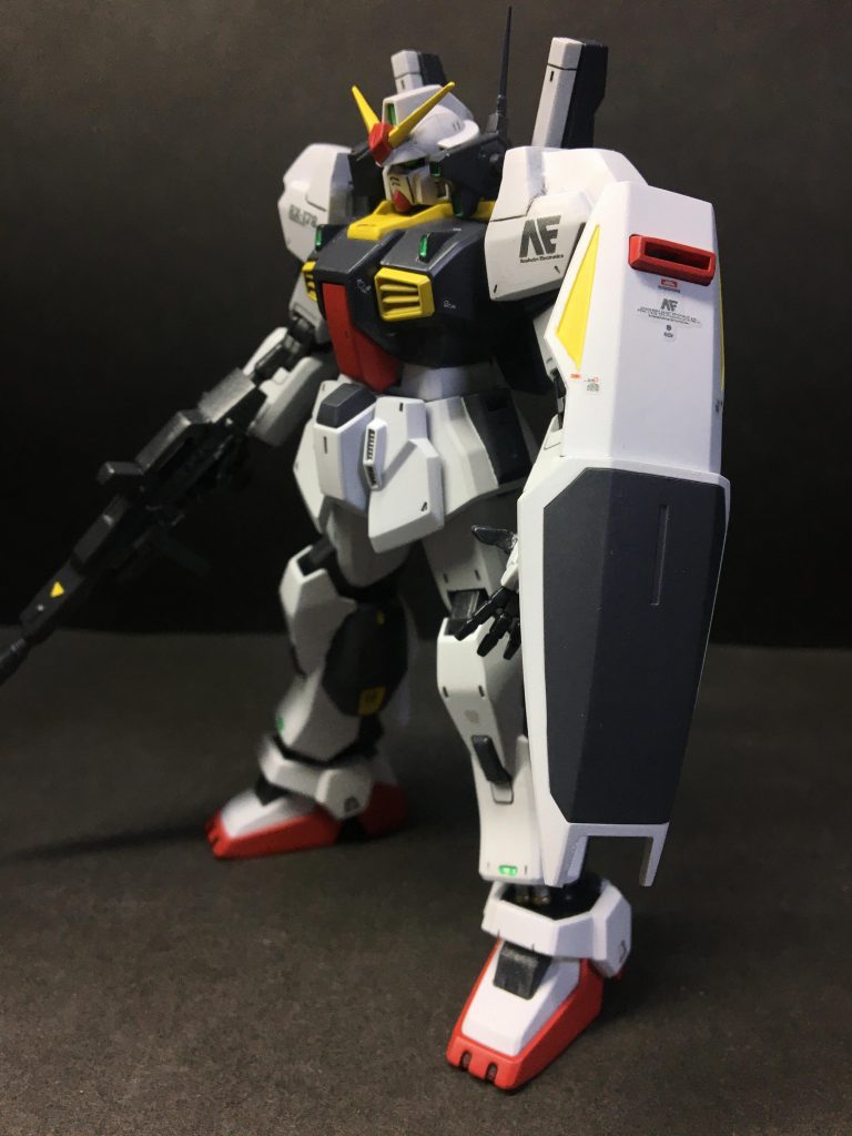 デザインが不定形なのもあって基本的なものは、ほぼrevive版ガンダムMk-Ⅱのリデコになってますがデザイン的に印象が強かったコックピットハッチや胸部の改修、肩の大型化で少しマッシブにしました!