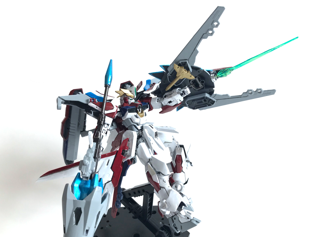 イージスシールドはバスターアイギスに改修。デスサイズのバスターシールドの機能を追加しています。これに加えて、大気圏内飛行用のウイングをギャプランから、バックパックの追加スラスターをキマリスヴィダールから持ってきました。