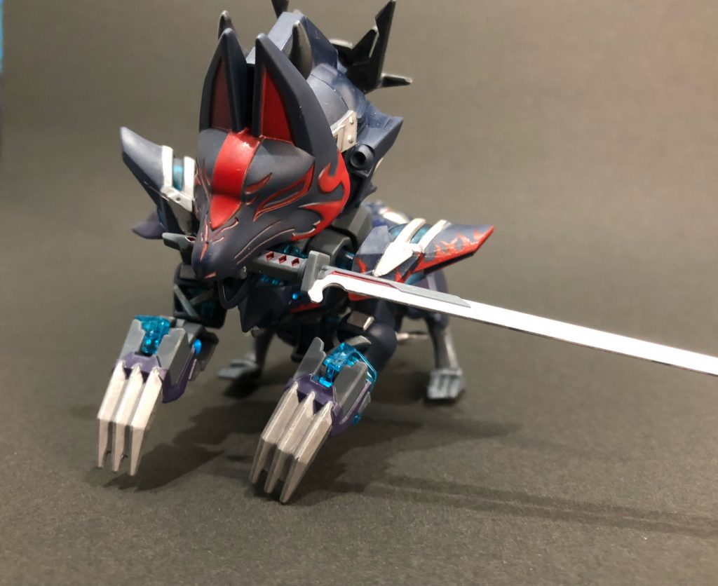 狐。変形はユニークだけど、かなり負担が掛かる模様。頭の付け替えはしんどい。