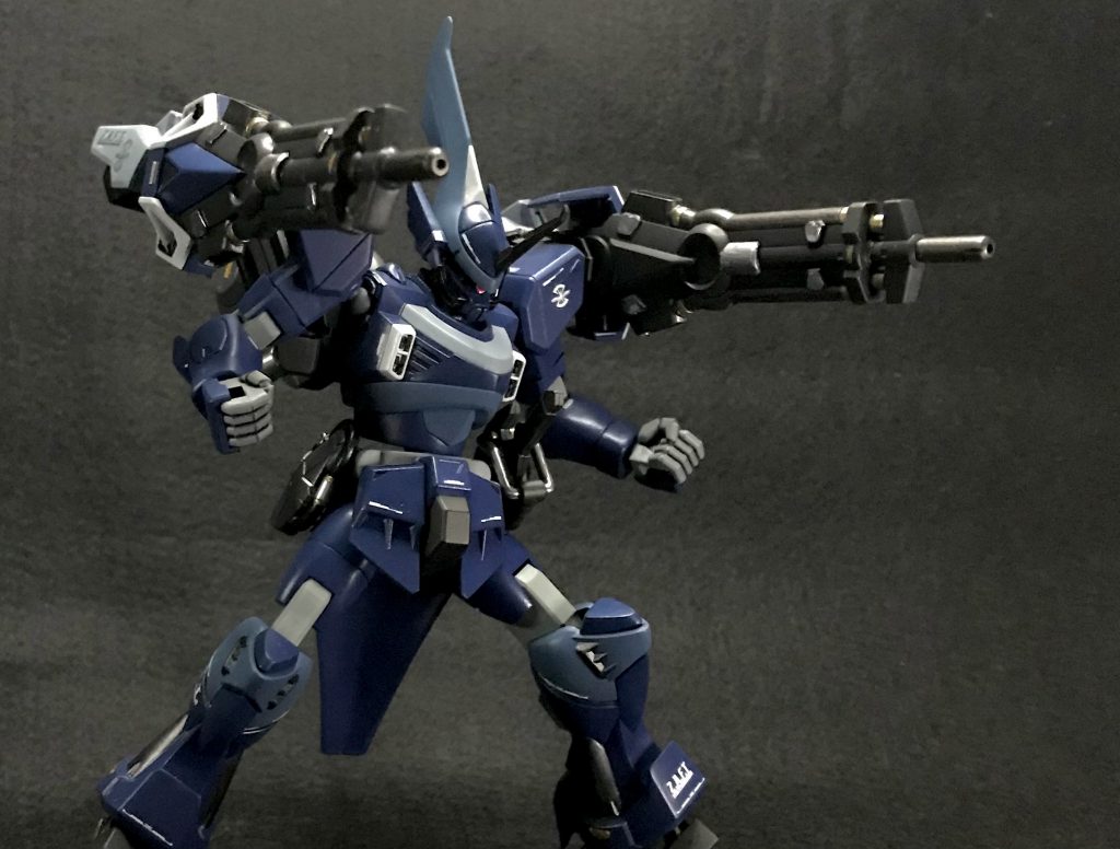 特徴的なビームキャノンは迫力があって飾り甲斐があります!射撃状態に持っていくだけで一気に力強さを感じられて印象もガラっと変わるから好きです☺️