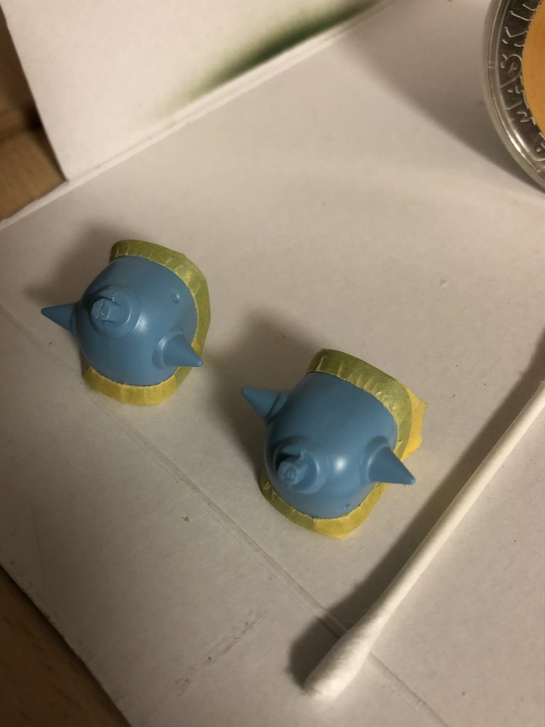 マスキングテープくり抜いて塗り分けできるようにしました