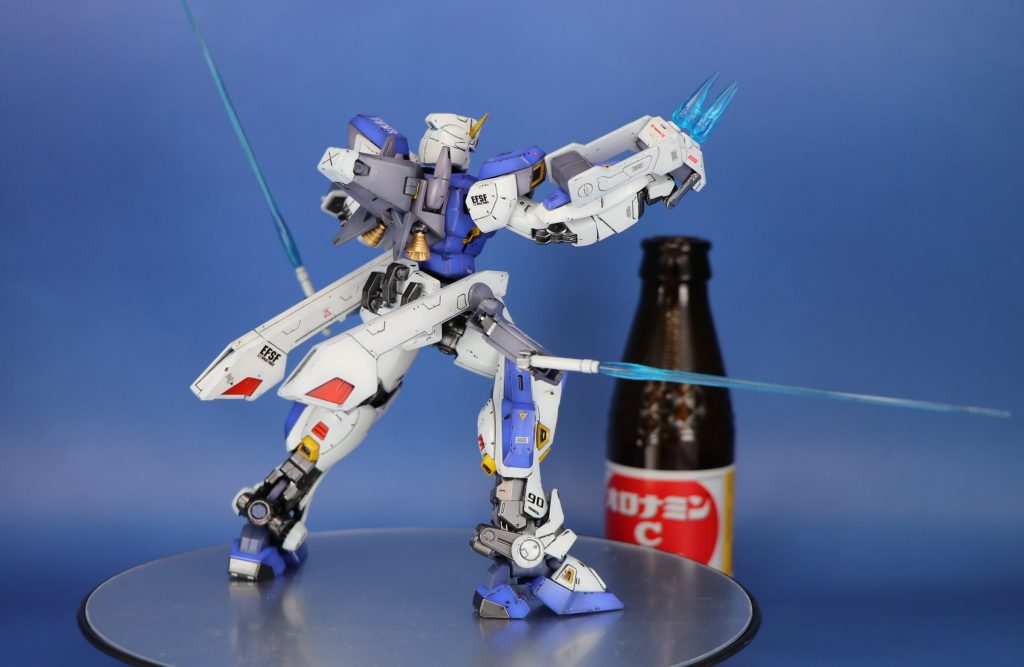 侍の差す刀の鞘の様なシルエットが中々に素敵です。