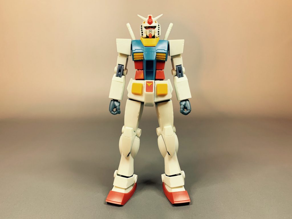 リペイント前はお馴染みのガンダムのカラーです。