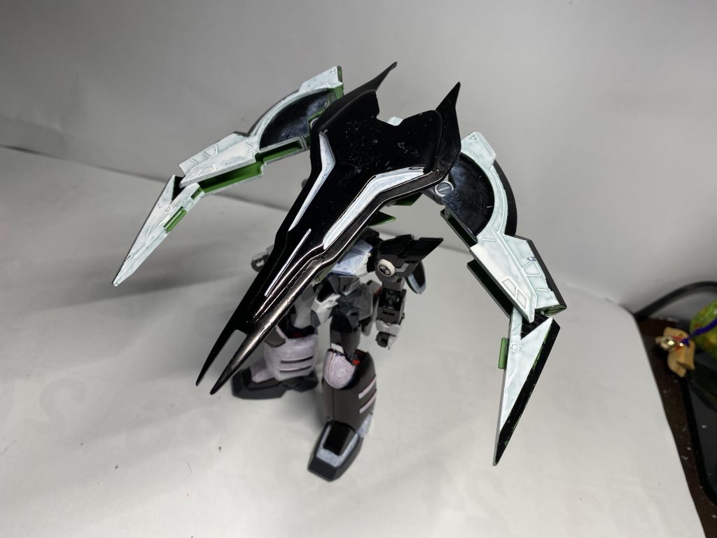 基本はこの盾のみですね武器類に関しては。画像では傘みたいになってますが攻撃形態を意識してやってみました( '-' )本当にポージングのセンスがない！(迫真)