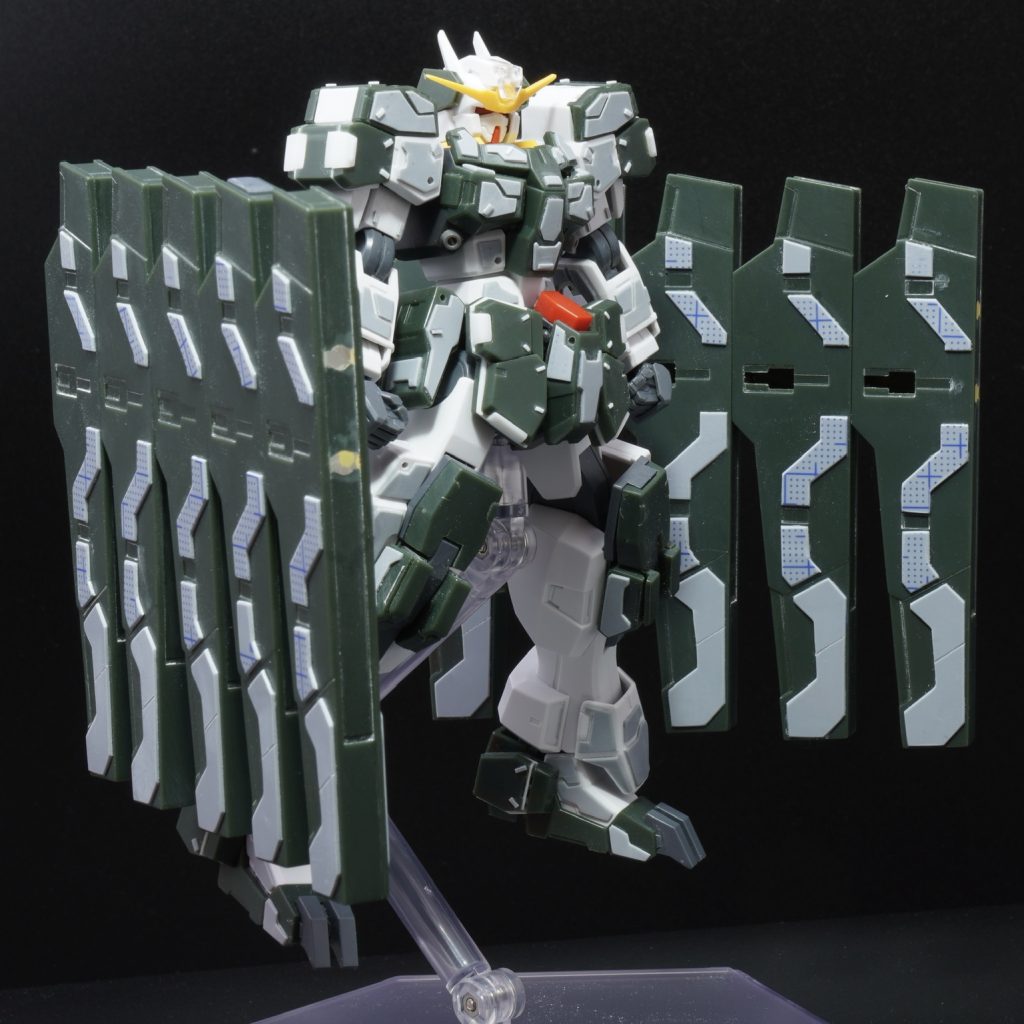 ホルスタービットは10個で両面あるので、ここへのプラ板貼り付けは苦行でした。