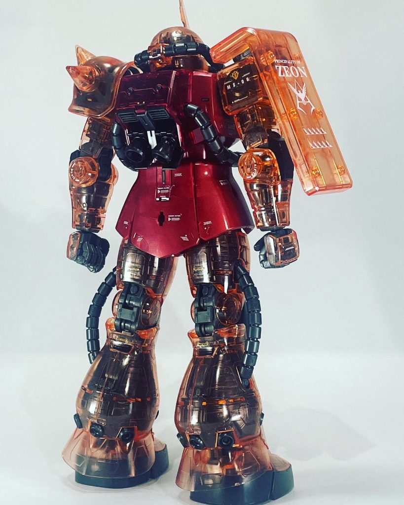 市販のクリアキットと違い、透明感あるクリアレッドだったのでメタリック処理された内部フレームが活きてかなり重厚感がでました。