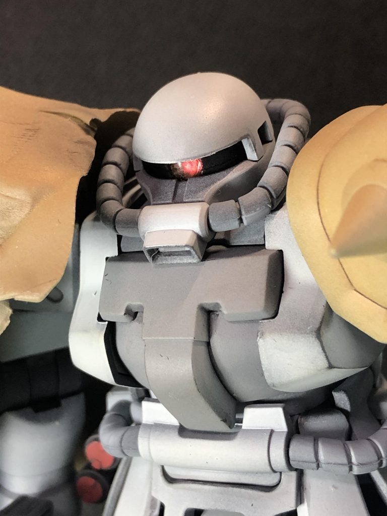 モノアイは下地にラピーテープ、Hアイズの上からピンクのレジンで固めたら、イイ感じになりました。