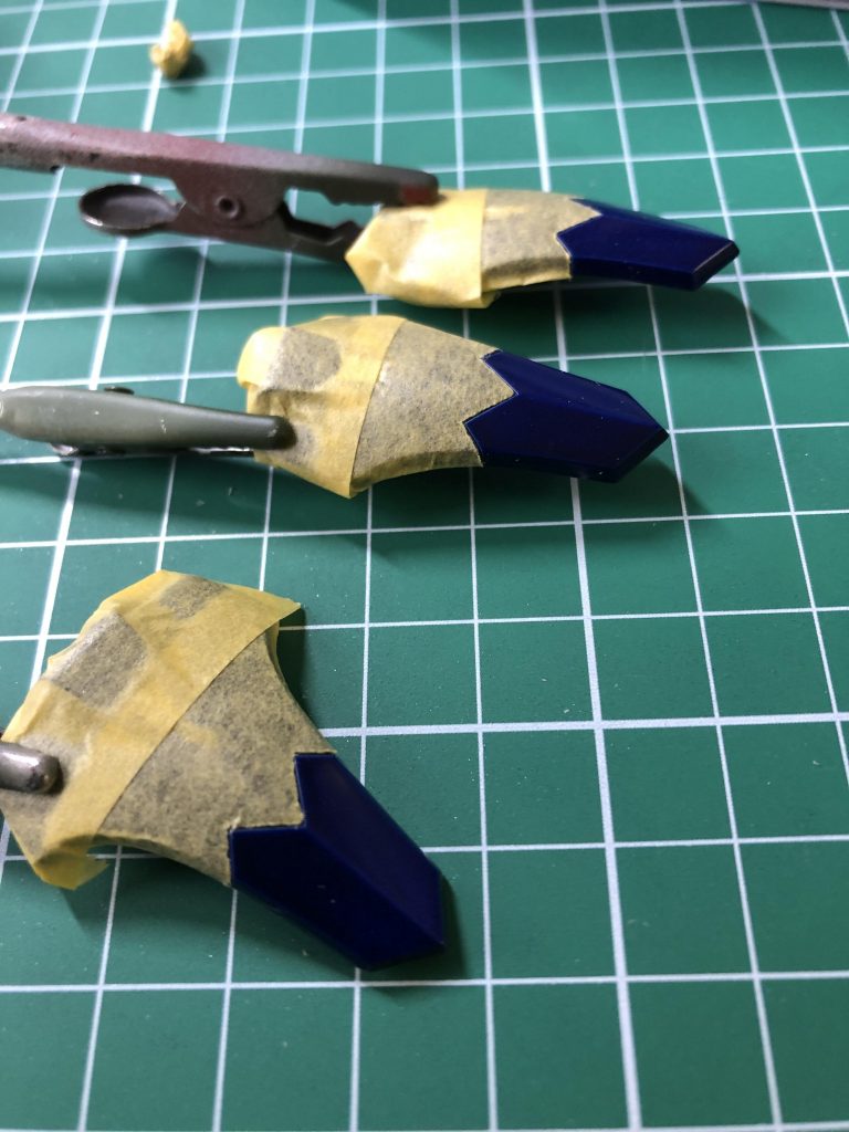 マスキングで塗り分けてみました、モールドで塗り分けるの好き