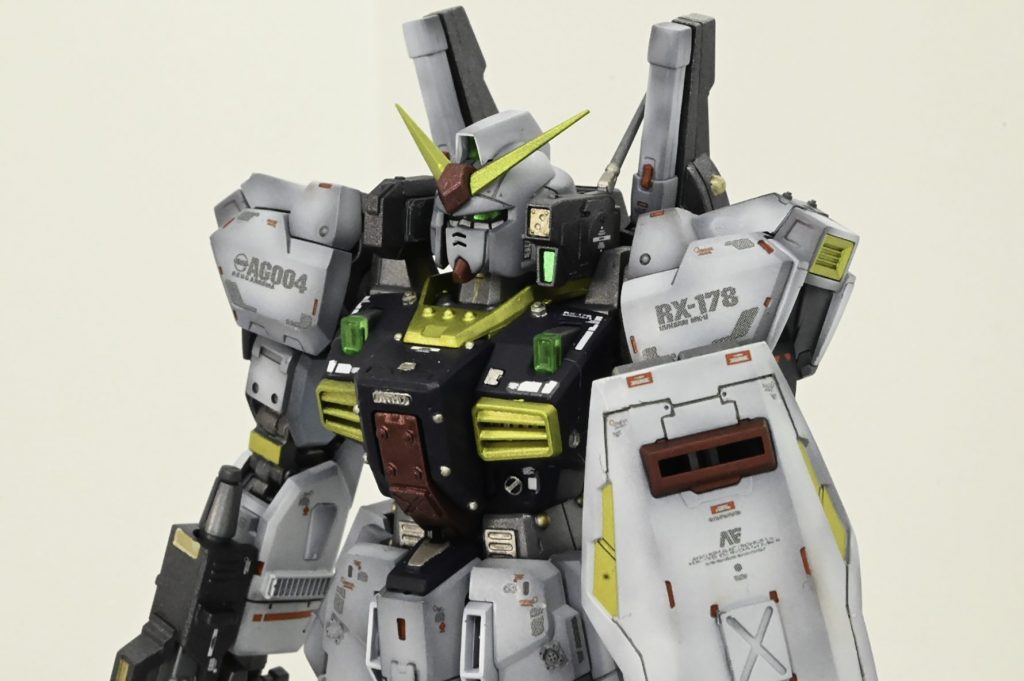 上半身 防御力上がりそうなディテール追加しています。エマ中尉を守って!