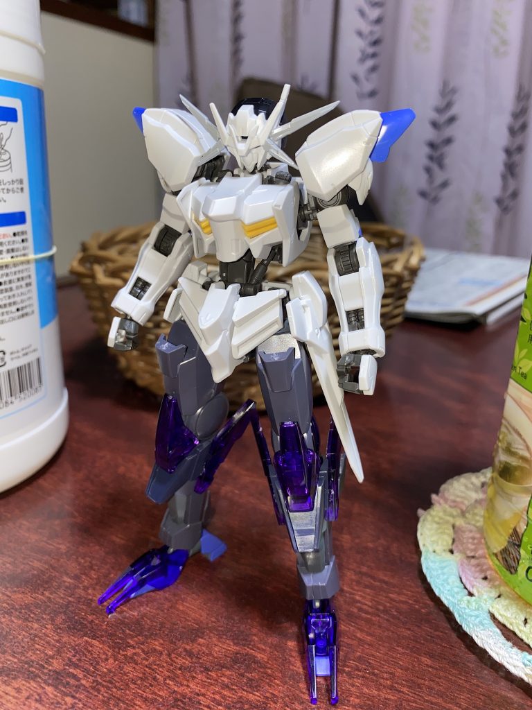 頭に関してはどのガンダムのを組み合わせてもあまりしっくりこないこともあり、30MMのものを改修しました