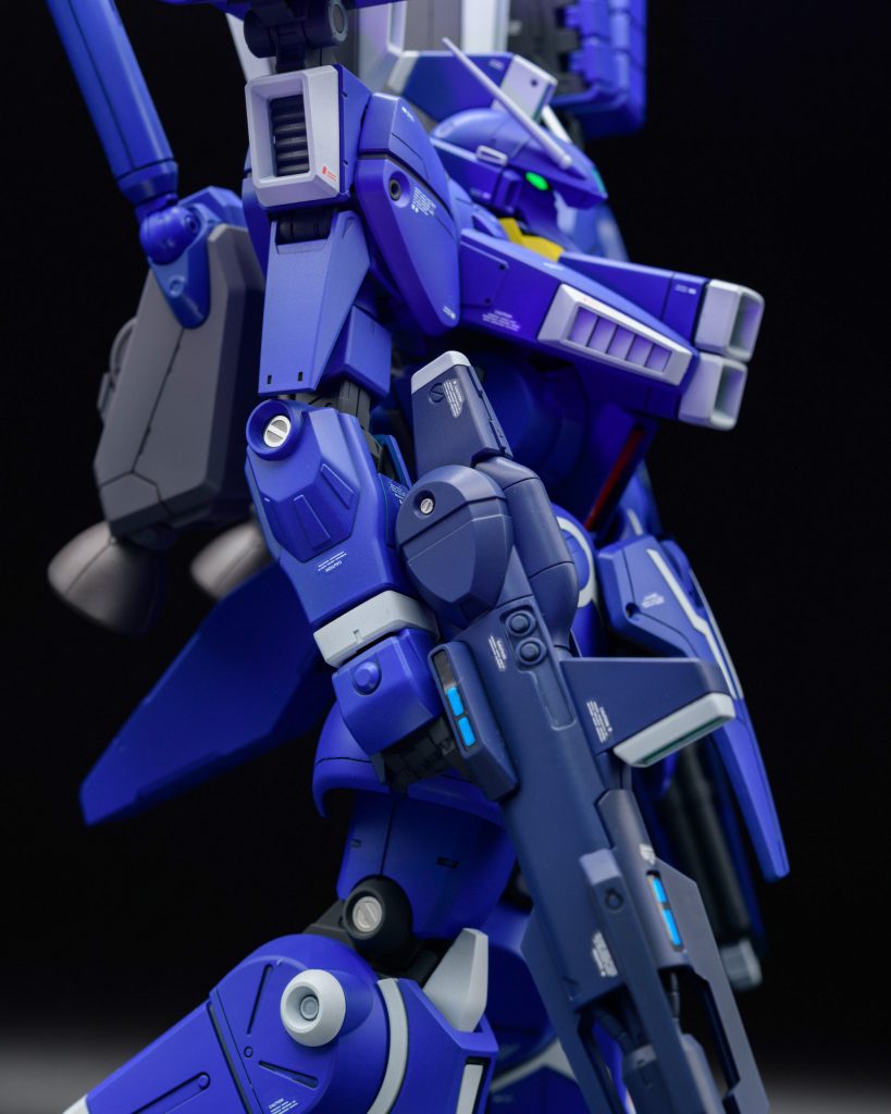 肘や膝の関節にはいつものエッジングパーツを貼っています。