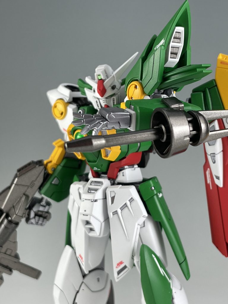 バスターライフルやビームレイピアのマウント部等はネオジム磁石で接続できるようにしてあります。