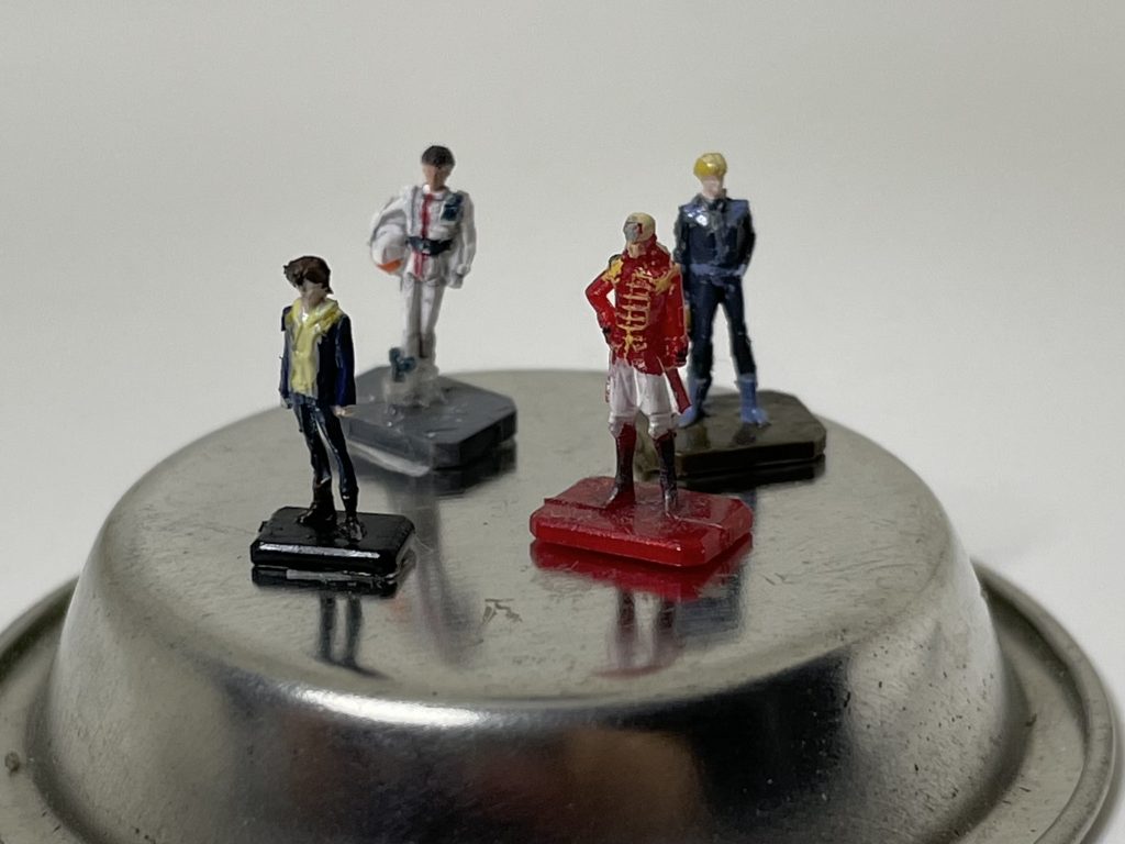 フルフロンタルとアムロ大尉もいるので4人になりました。トランザムクリアな刹那もいたはずなんですが、うっかりランナーごと捨ててしまった模様です😅