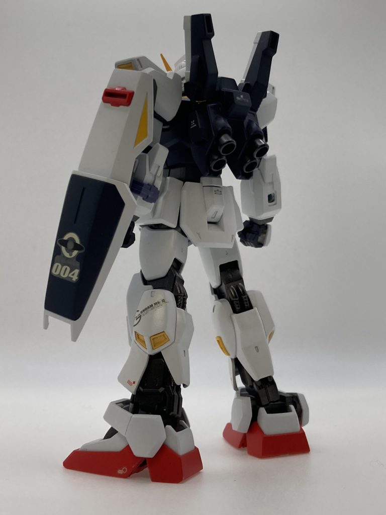 記憶が定かではないですが、確かメインの色はガイアカラーだったような…笑経年劣化もなく、発色が良いです