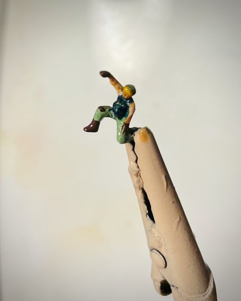 ビスケット。お腹を出すの大変でした。