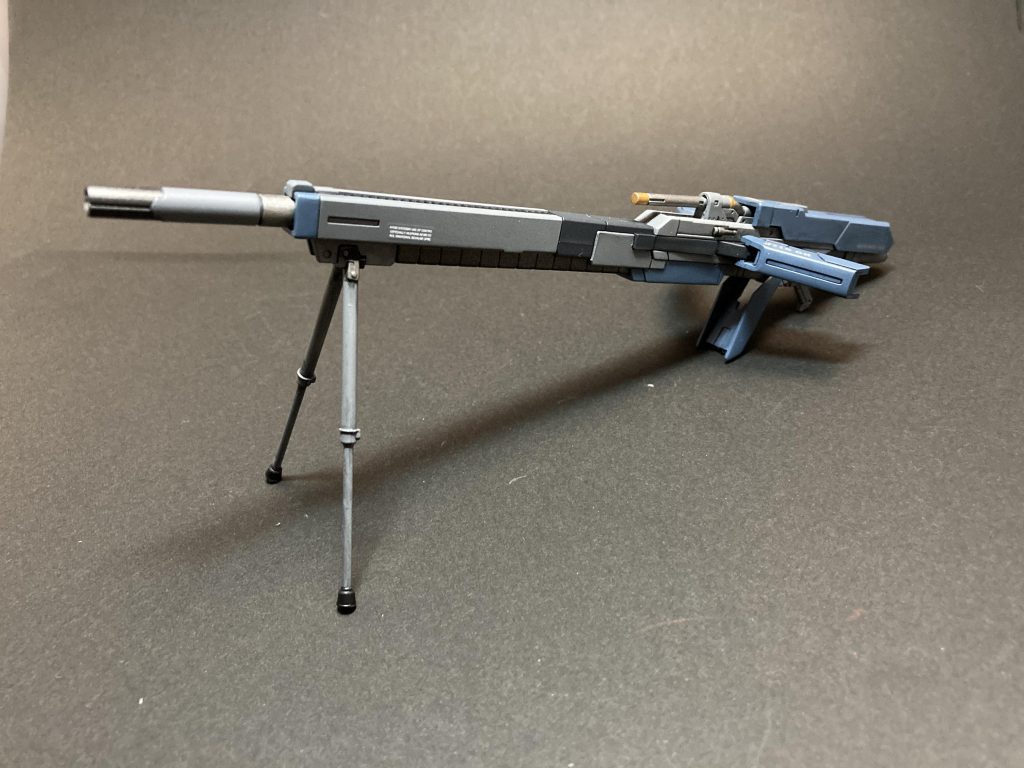 とにかく銃器を作り込みたくて、なんとなくですが、色々と塗り分けして見ました。ビーム兵器にもバイポットってつけるんですねぇ