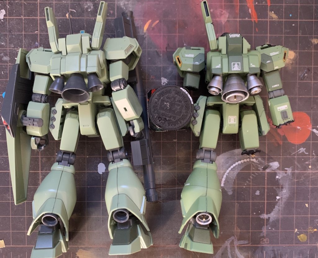 塗装しデカールを貼り、汚した後の比較です。