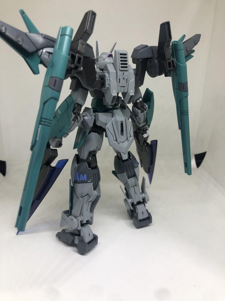 バックショットリアスカートにスタービルドストライクのシールド部分を使ってます、ふくらはぎのAMは推しのイニシャルです