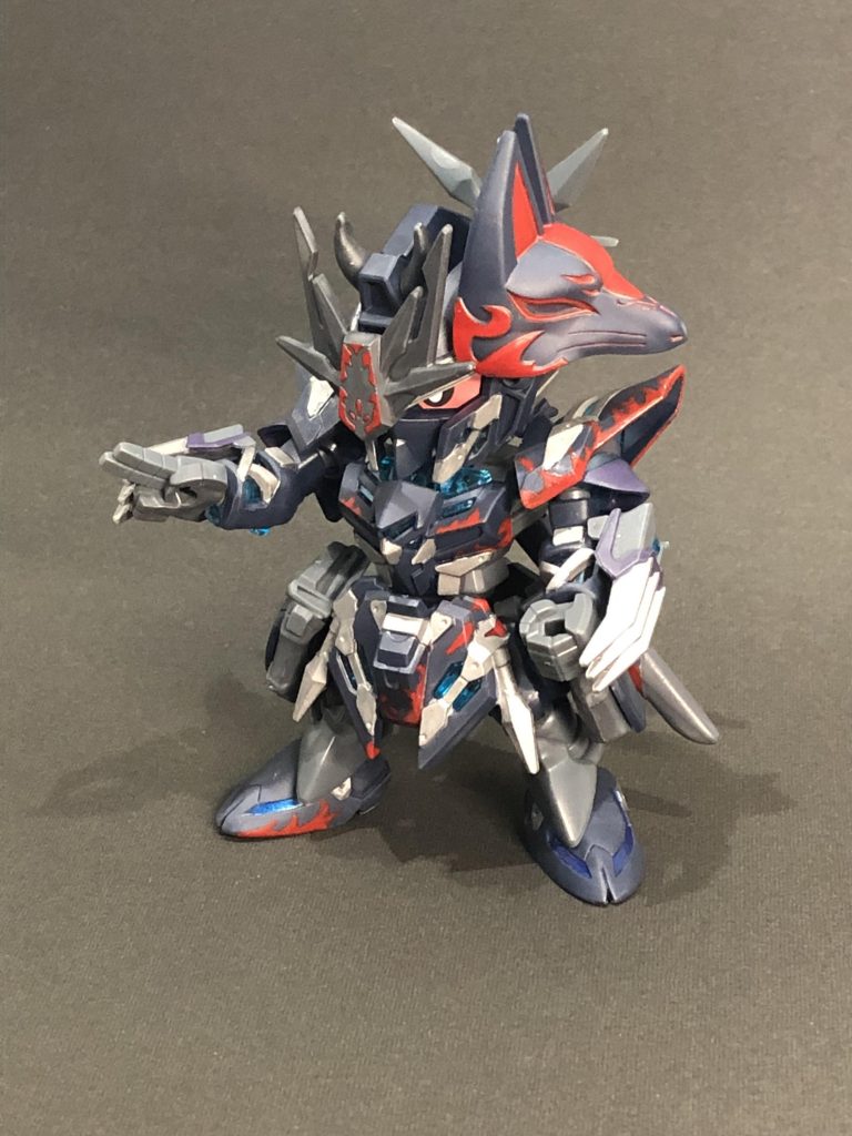 久しぶりのSDは懐かしくも、全く新しい感覚！最新キットなのでタッチゲートのみで、合わせ目とかほぼ出ないし、ギミックも満載。フォルムも厨二感満載でクソかっこいい。玩具としてはhgよりすごいな。