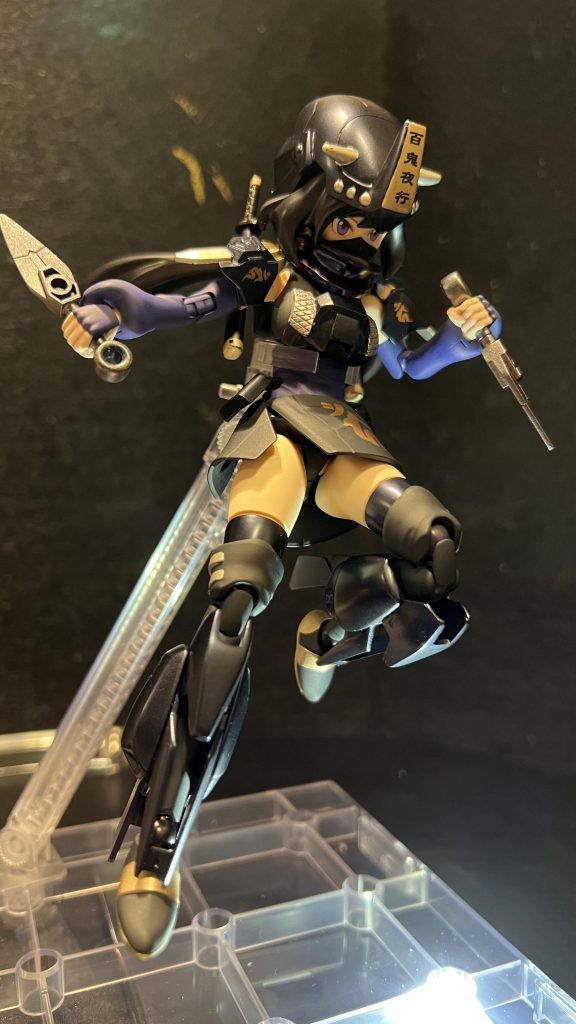 付属のクナイ持ち。