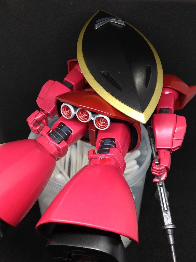 フラっとアルミ使用部盾は、黒鉄とゴールドで縁を。