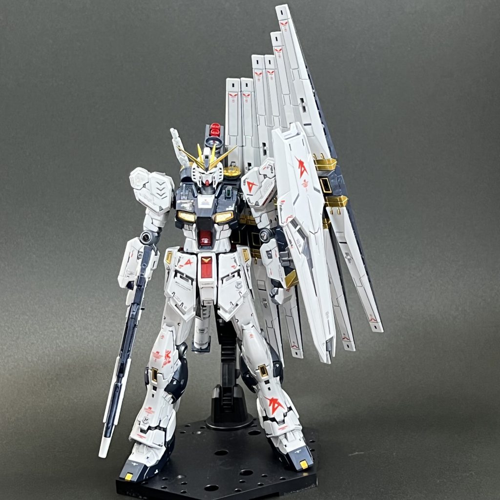 RG νガンダムチタニウムフィニッシュ–2枚目/制作者：Nicoto