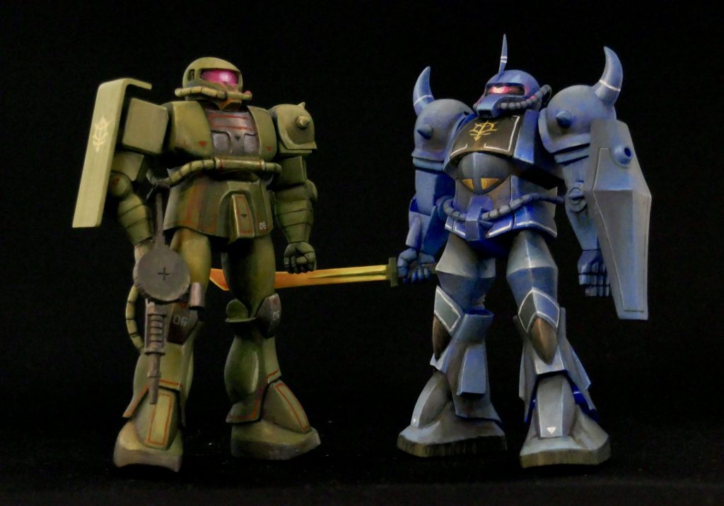 比較するとザクから改良された点がよくわかります、肩の曲がったスパイクも見た目重視で敵に威圧感を与える効果がありそうですキット的には足首が別パーツ化されています