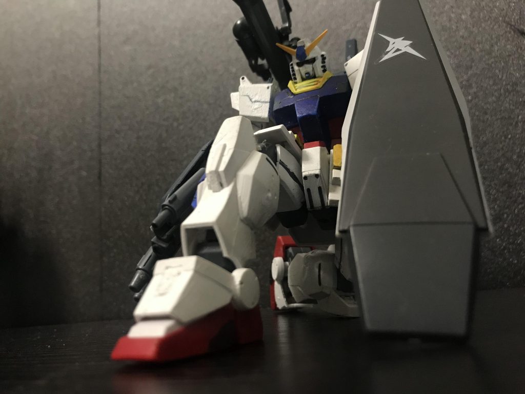 フルアーマーガンダム3号機ガイドウ・アオン操る砲撃用モビルスーツ腕部4連ビームマシンガンを装備しておりバックにあるキャノン砲も強いねぇってやつ共に中距離、遠距離を得意とした動きをする事が大事。欠点はビームサーベルが無いこと。ちなみにガイドウ・アオンは主人公です!
