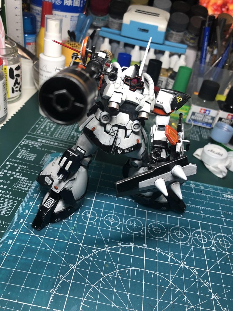 白いヤツ–2枚目/制作者：@Ei07mei10