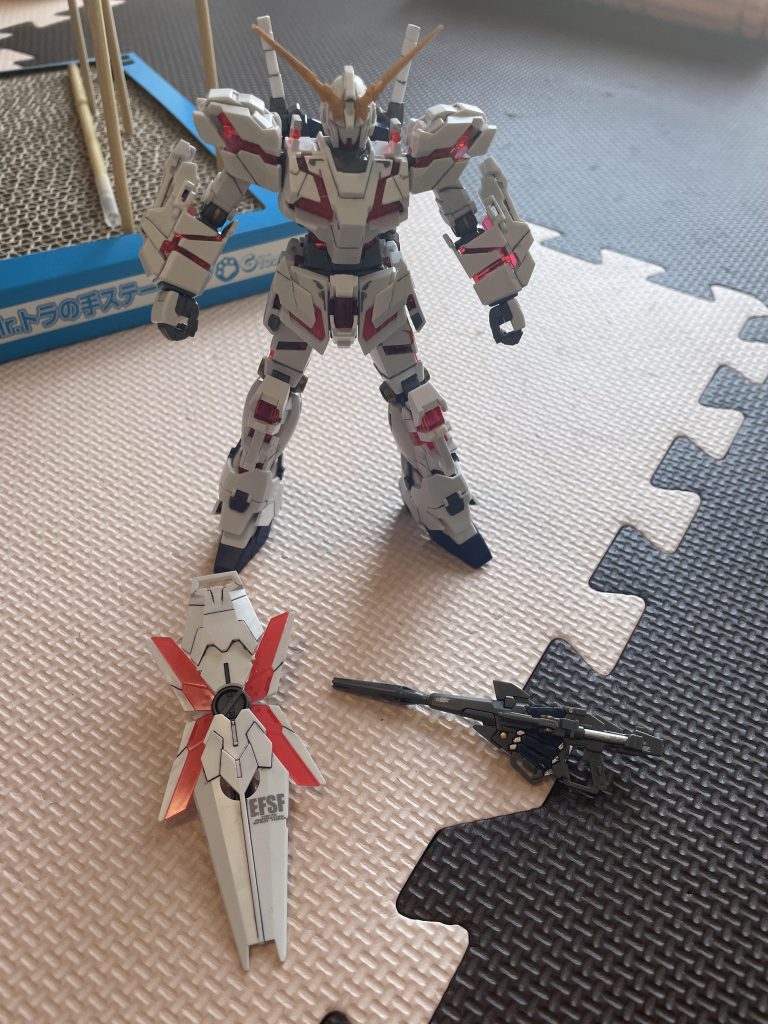 素組でいいやってなったのでデカールも控え目に。ただ、よく見るとエッジ出しやカンナがけや筋彫りミスってて、細かいところが荒い。ああ、誤魔化したい、、、誤魔化す為に汚したい、、