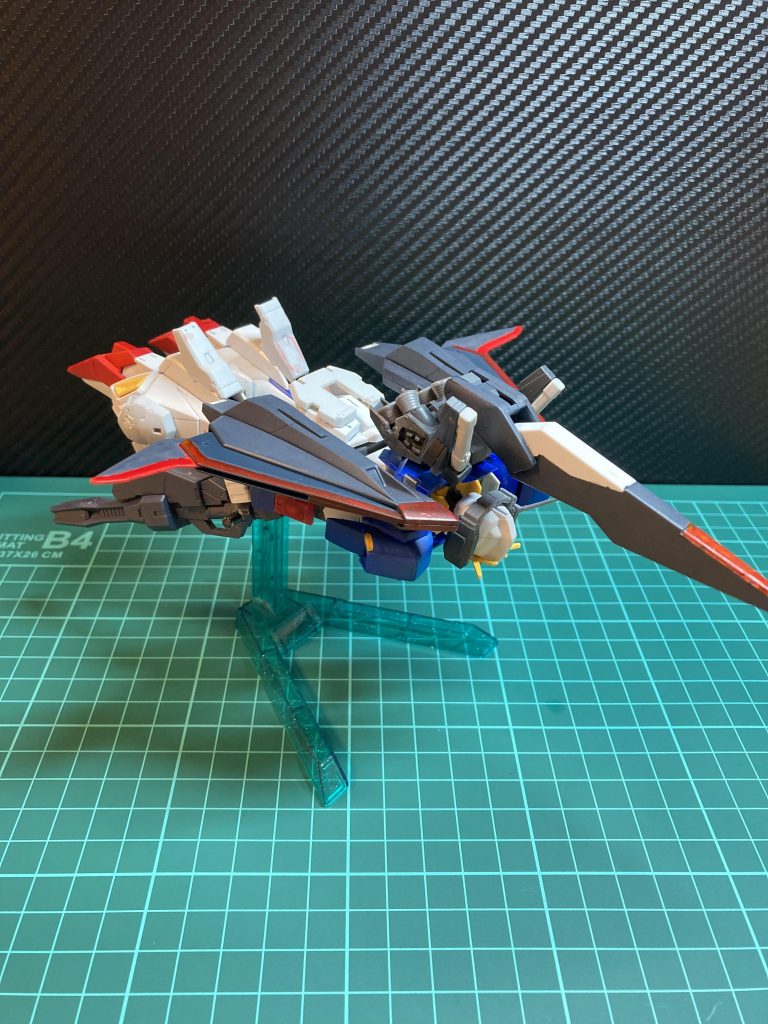 簡易化された変形機能はモデルをリ・ガズィーをモデルにされている。ただし、変形中の攻撃ができないため、あまり多様はしないようである。