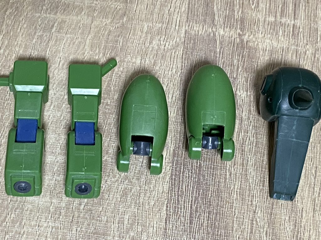 分かりにくいですが、ヒジ、ひざにもスジボリ。