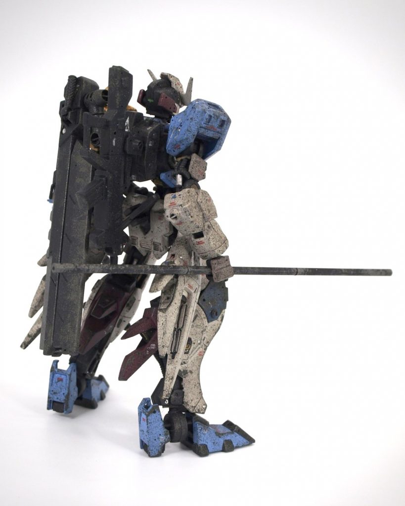 右リアビュー後ろ姿の方がよりアシンメトリー感が際立ってますね