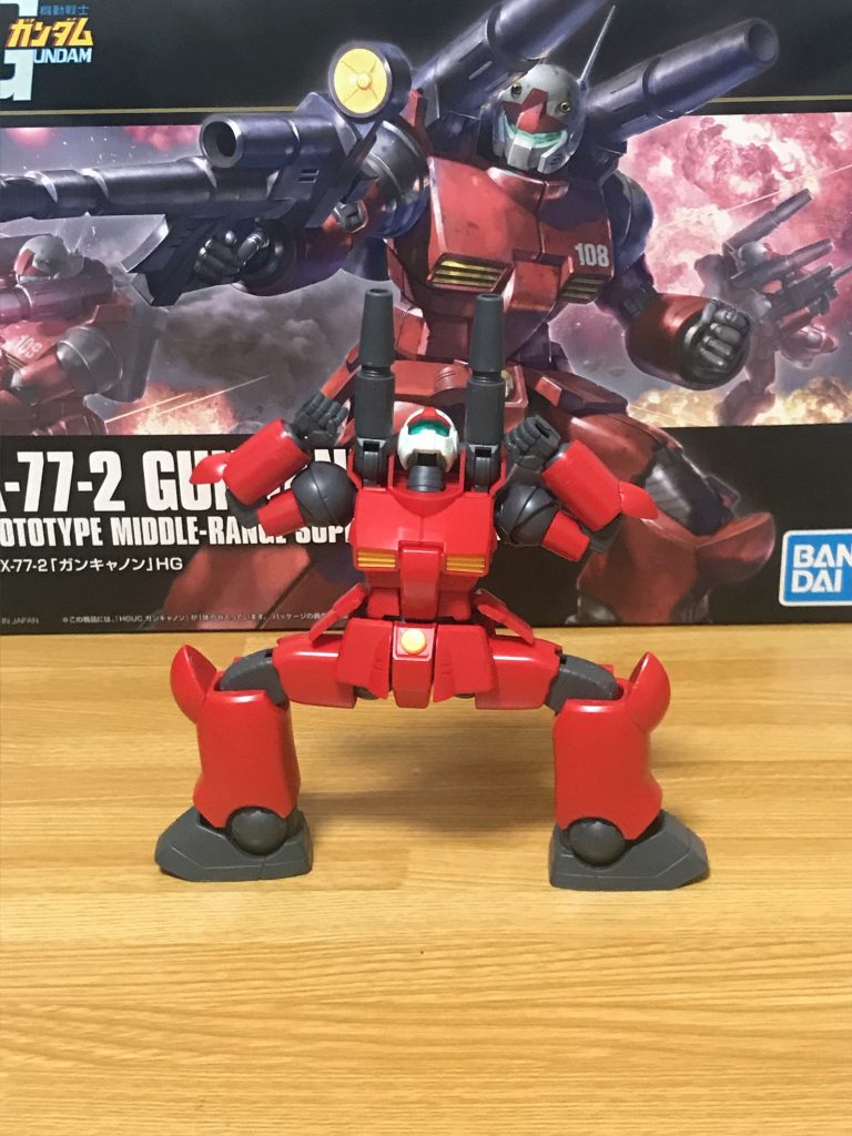 たかがガンキャノンだろ？って思って甘く見てると意外にコイツの可動域ってバカにできませんwバカみたいなポーズですが腕がここまで曲がる時点でなかなか良いキットだなーといじくり回してますw頭もけっこう動かせるし、良い買い物でしたw