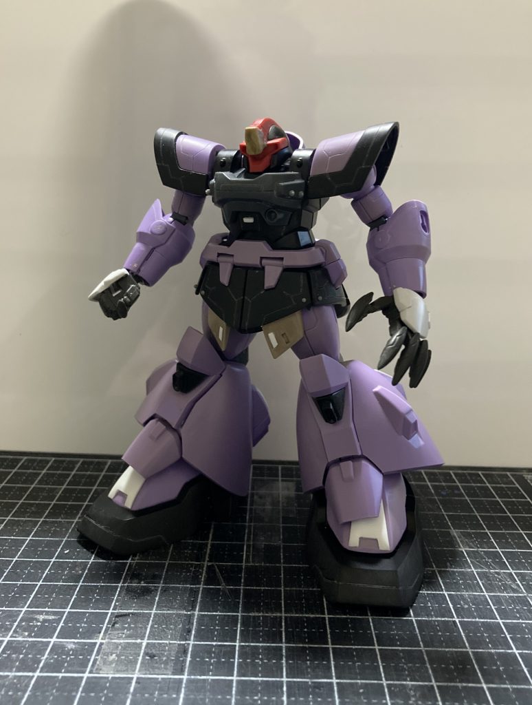 悪人ツラを出したくてモノアイ上部をパテで埋めちゃいました。この時点ではイメージがつかなくてビクビクしながら作成してました。