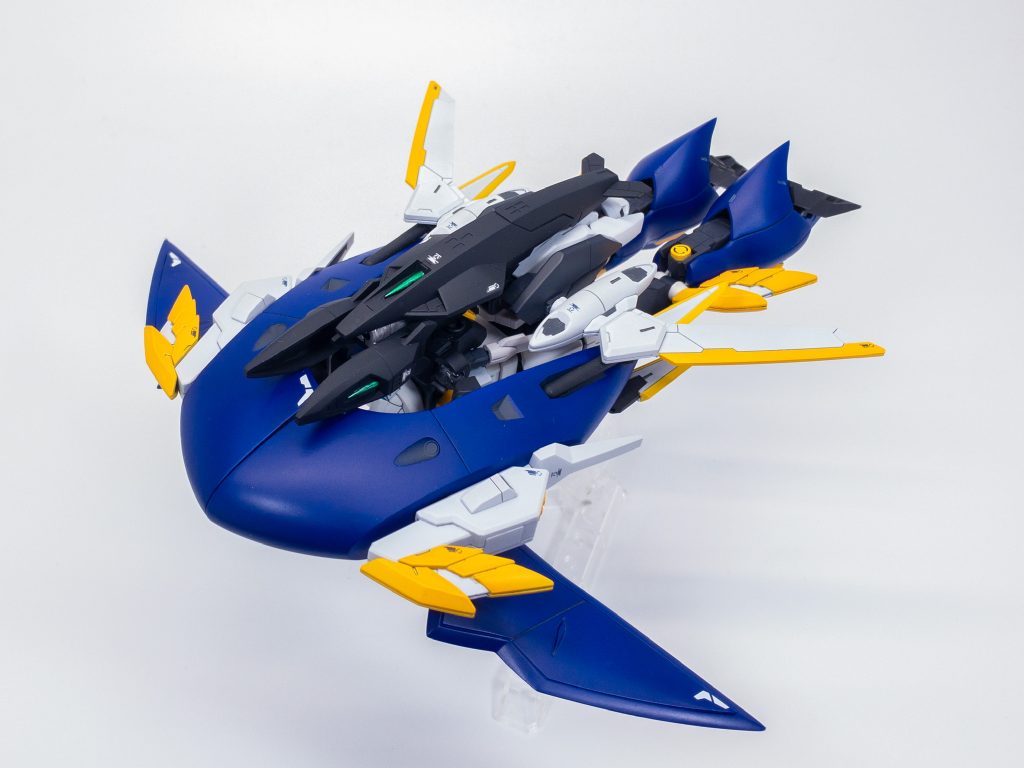 最大の特徴は可変機構であり、MA形態に変形した際は水の抵抗を抑える海洋生物的なフォルムとなり水中での高速移動が可能となる。